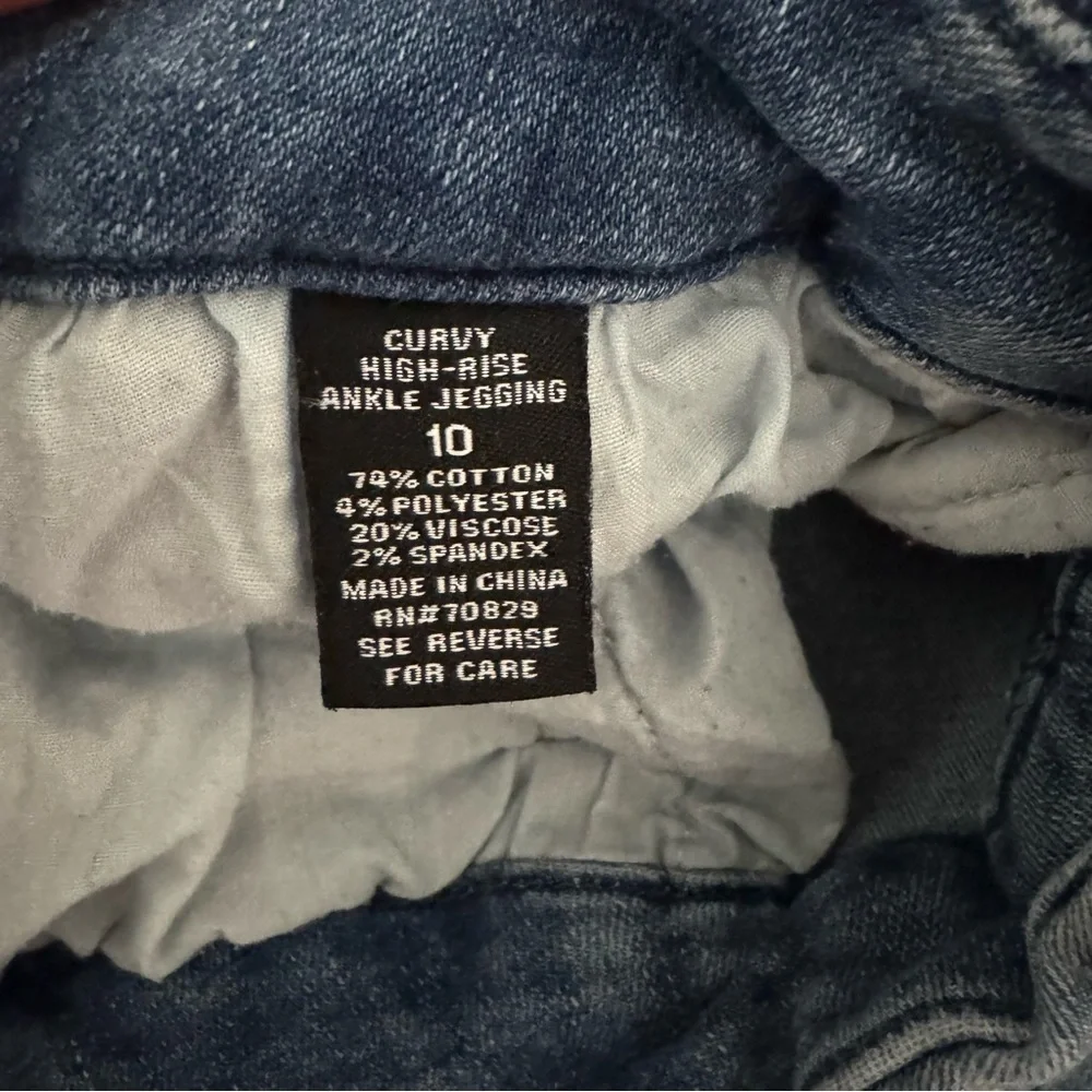 Rue21 Curvy Distressed Skinny Jeans - Picture 4 of 5